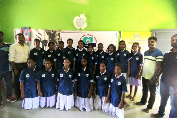 girls-cricket-team-37