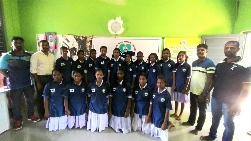 girls-cricket-team-37 girls-cricket-team-37